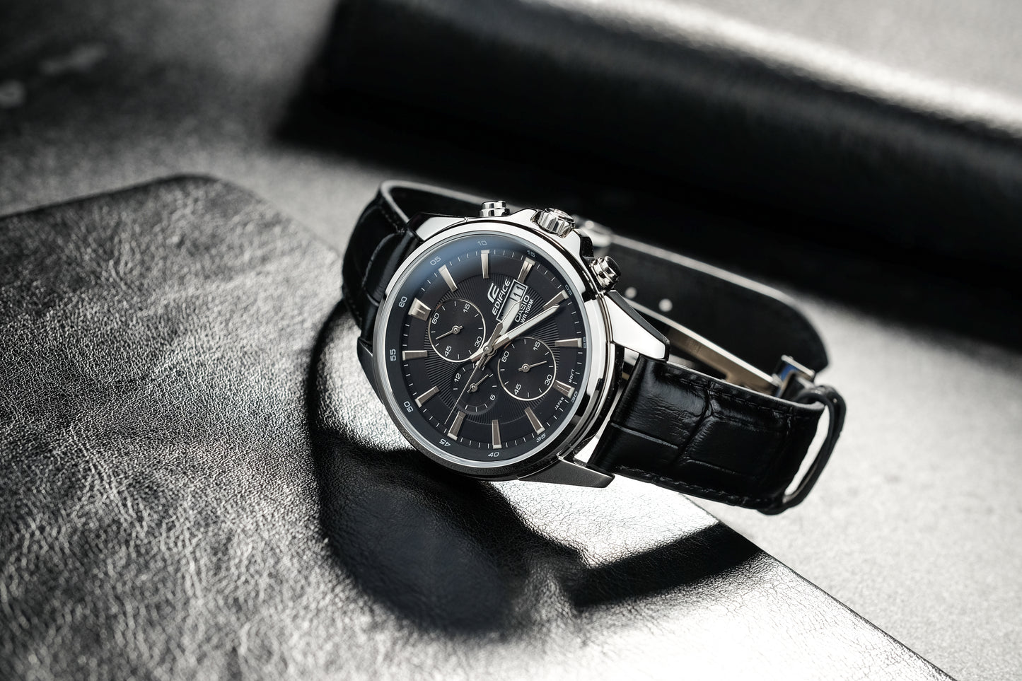 Casio Watch:Standard chronograph watch EFB-509L-1AV