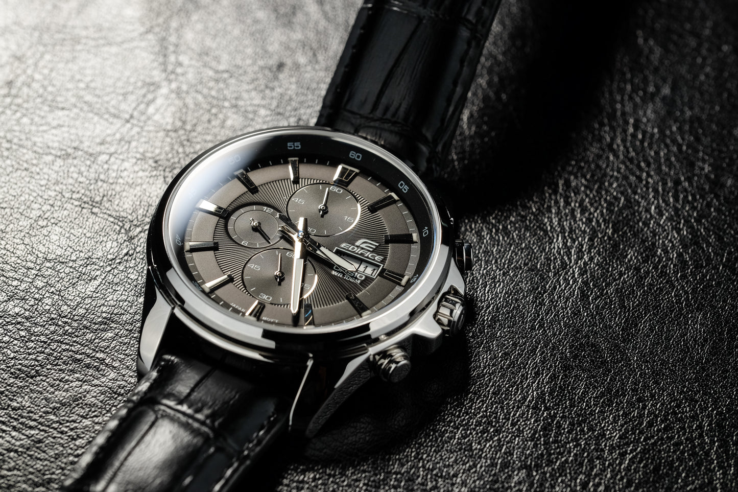 Casio Watch:Standard chronograph watch EFB-509L-1AV