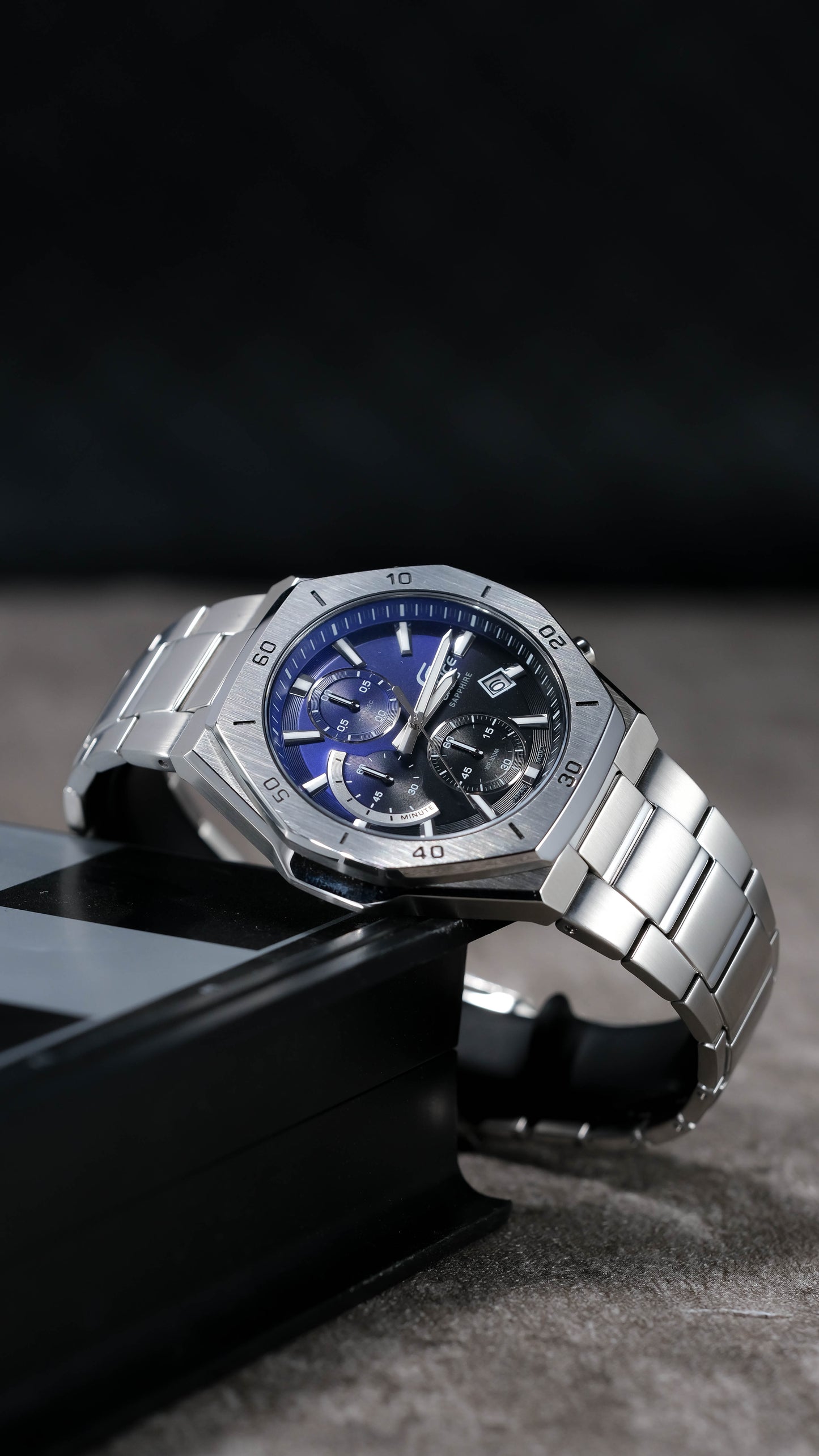 Casio Watch:Standard chronograph watch EFB-680D-2AV
