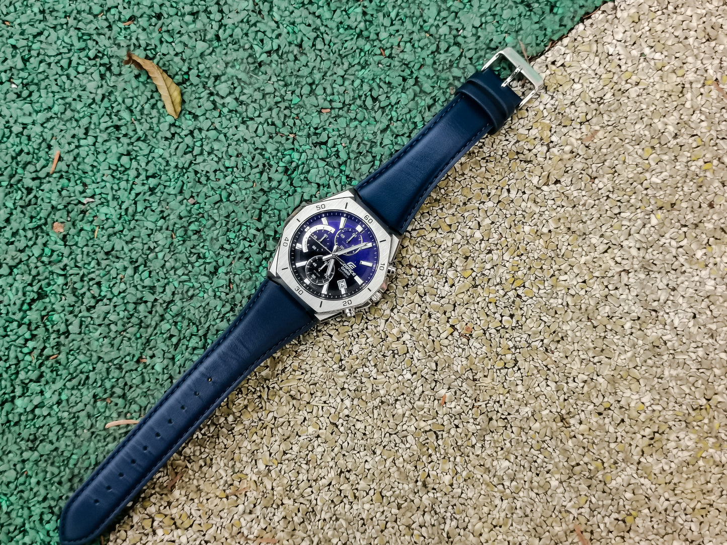 Casio Watch:Standard chronograph watch EFB-680L-2AV
