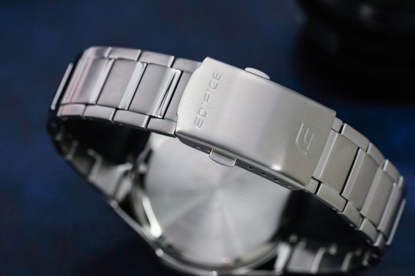 Casio Watch:Standard chronograph watch EFB-680D-2AV
