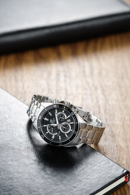 Casio Watch:Standard Chronograph EFR-552D-1AV