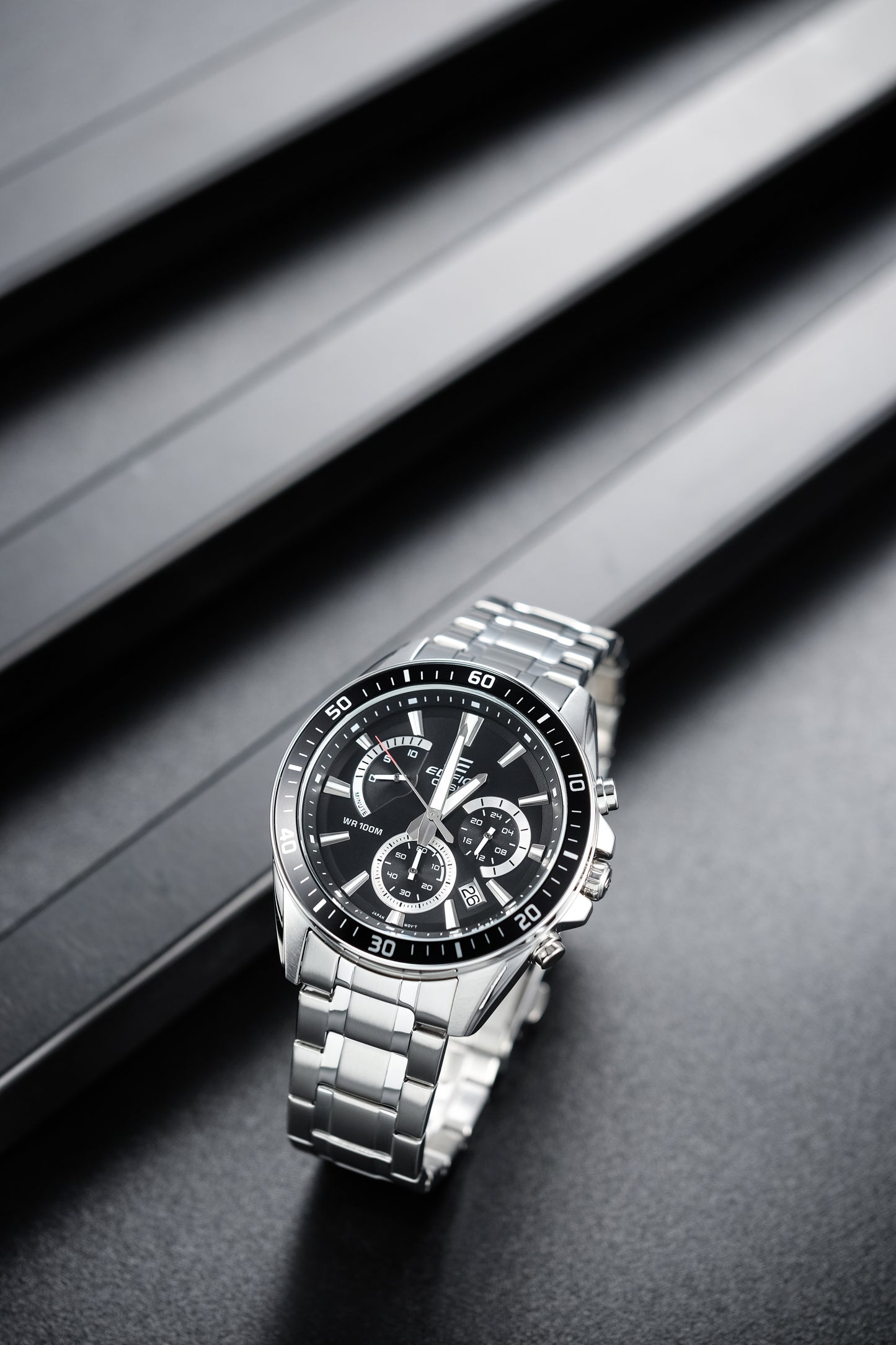 Casio Watch:Standard Chronograph EFR-552D-1AV
