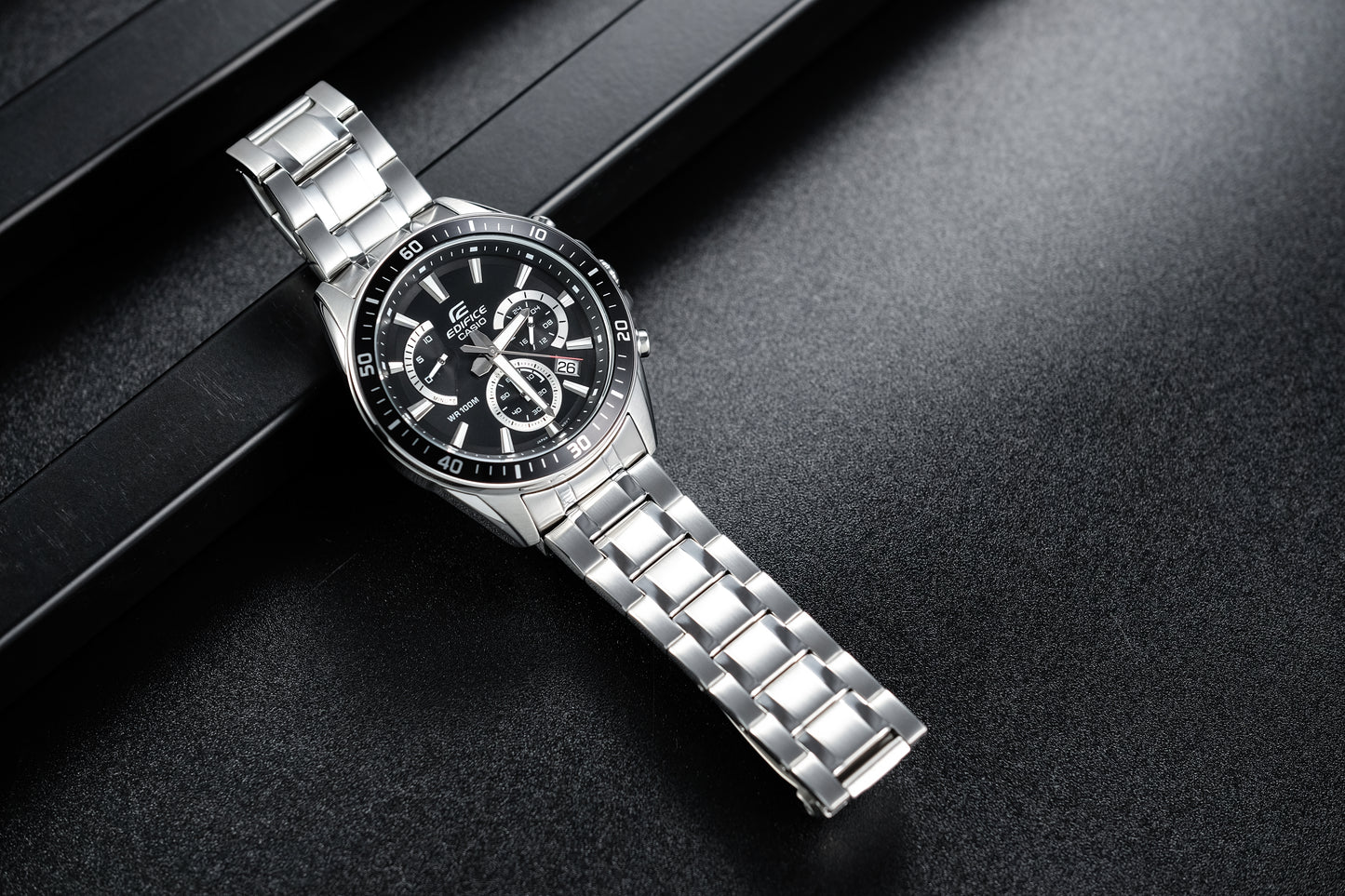 Casio Watch:Standard Chronograph EFR-552D-1AV