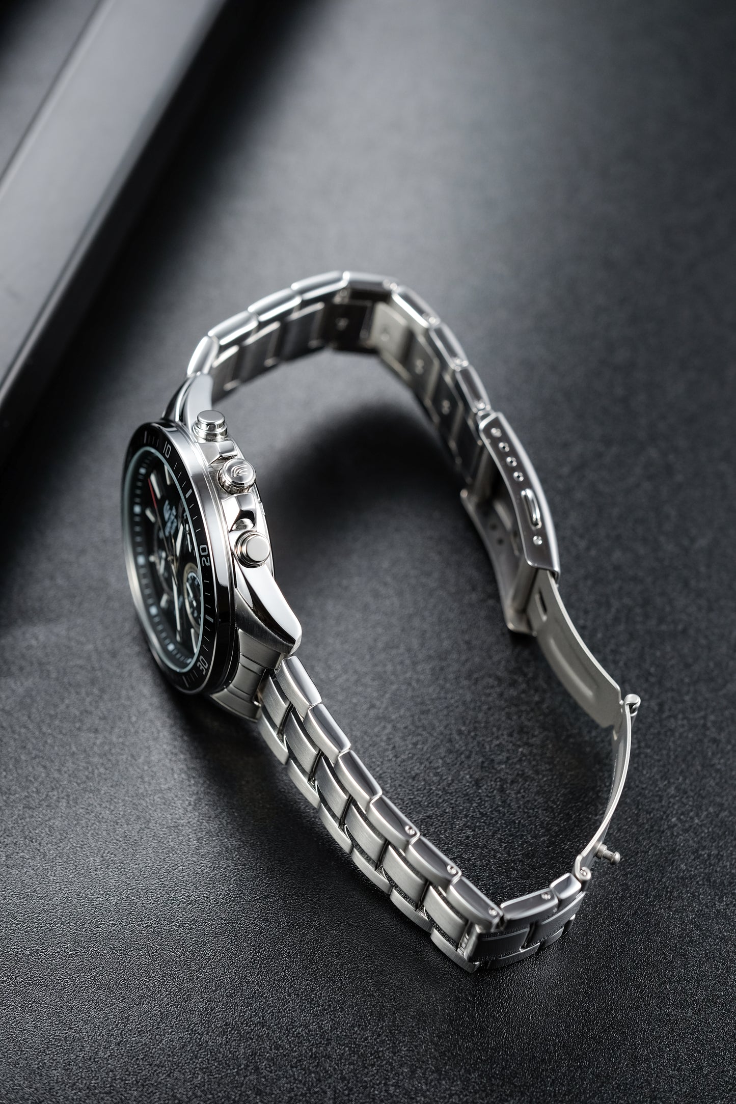 Casio Watch:Standard Chronograph EFR-552D-1AV
