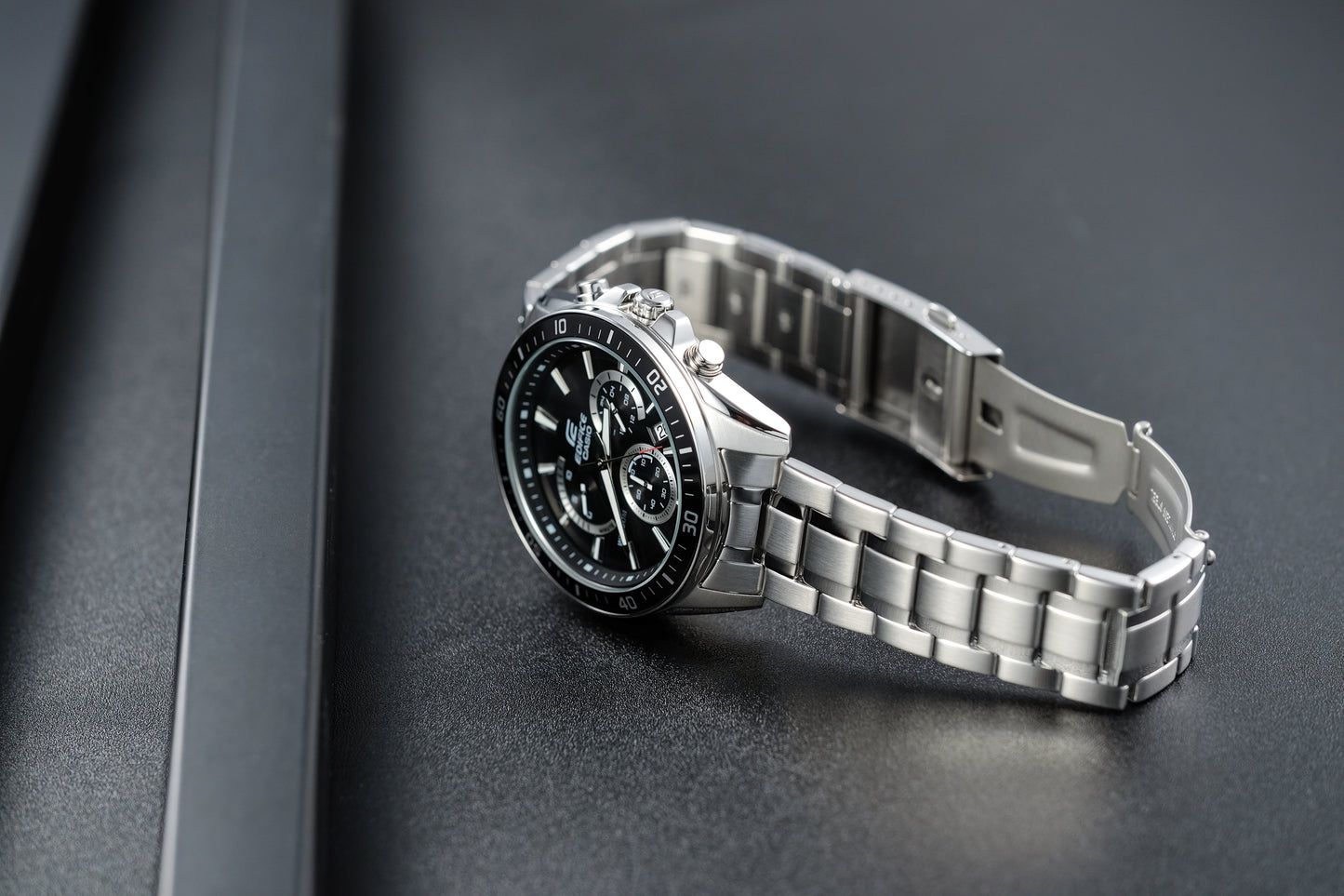 Casio Watch:Standard Chronograph EFR-552D-1AV