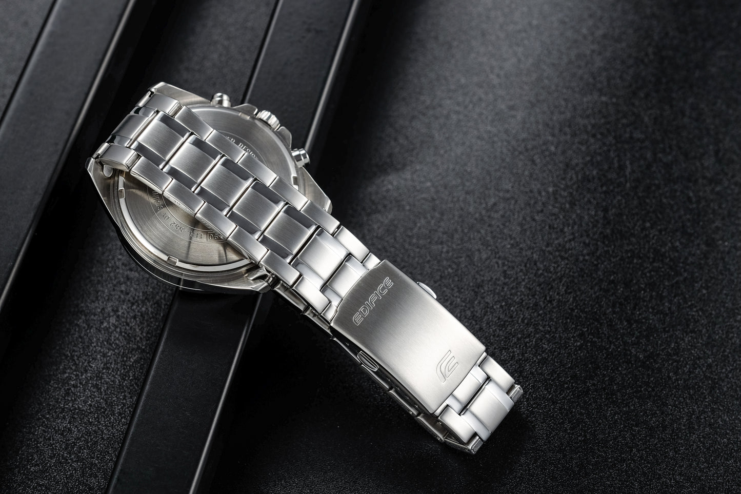 Casio Watch:Standard Chronograph EFR-552D-1AV