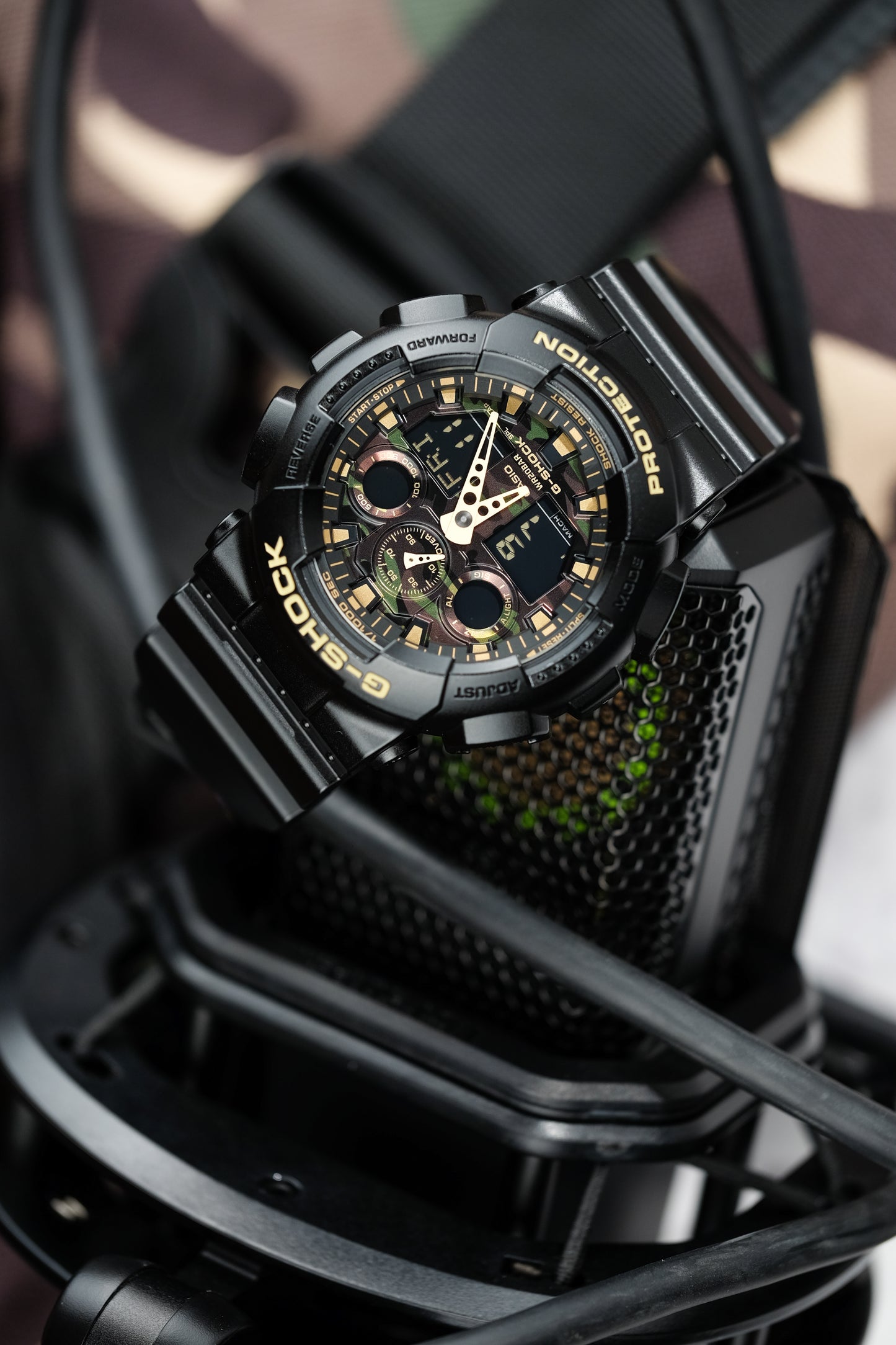 Casio Watch:ANALOG-DIGITAL GA-100 SERIES GA-100CF-1A9