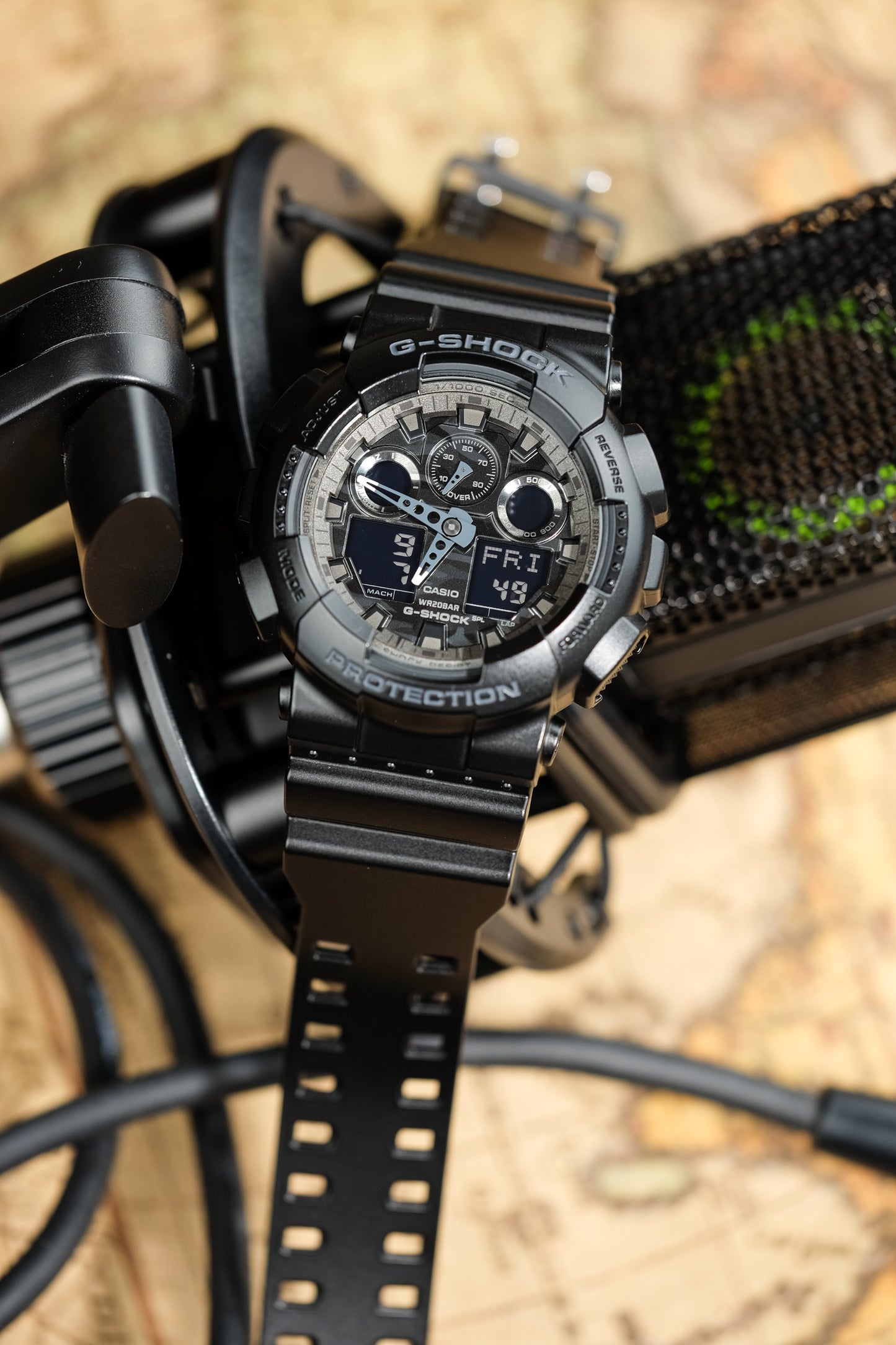 Casuo Watch:ANALOG-DIGITAL GA-100 SERIES GA-100CF-1A
