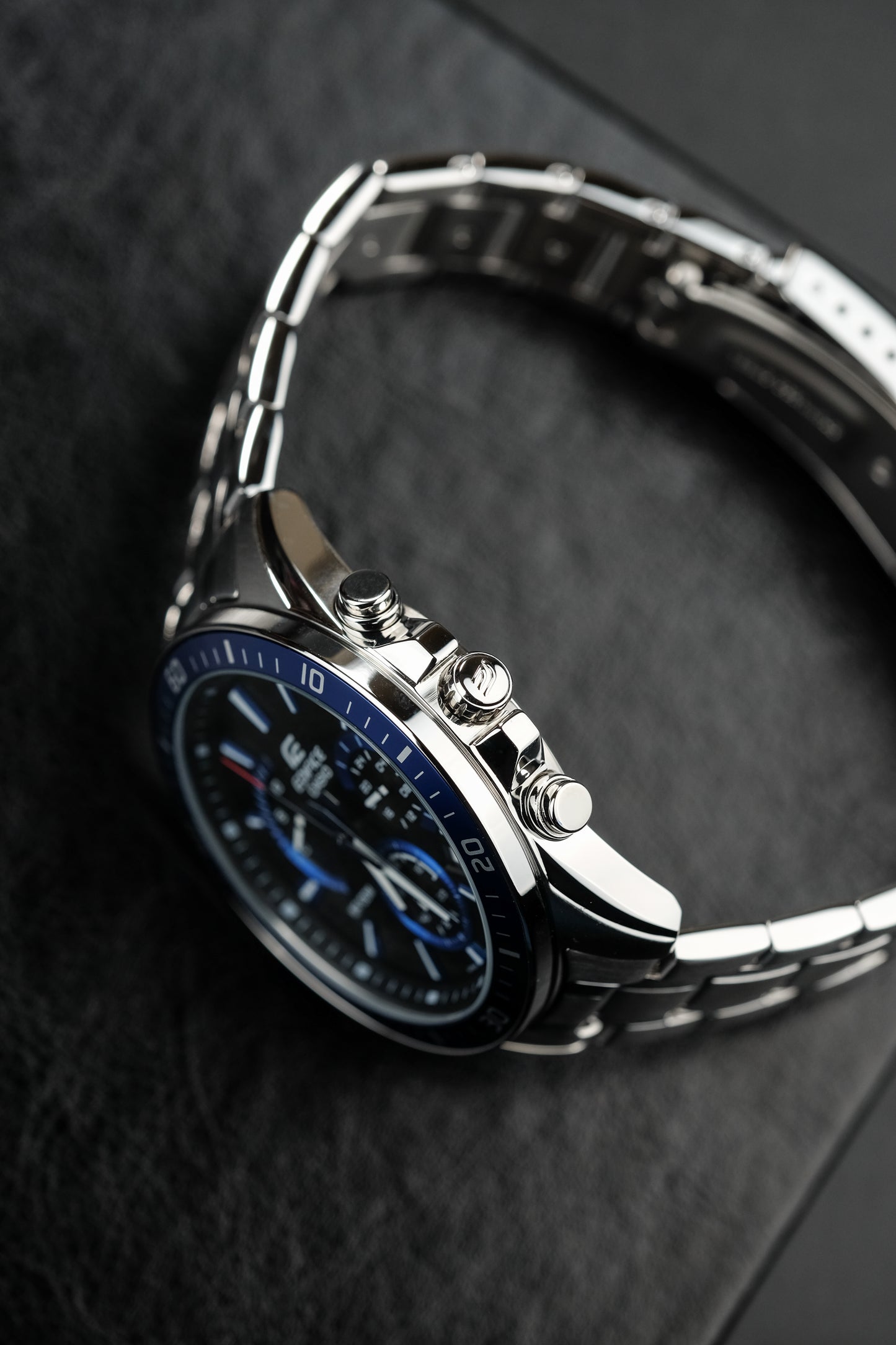 Casio Watch:Standard Chronograph EFR-552D-1A2V