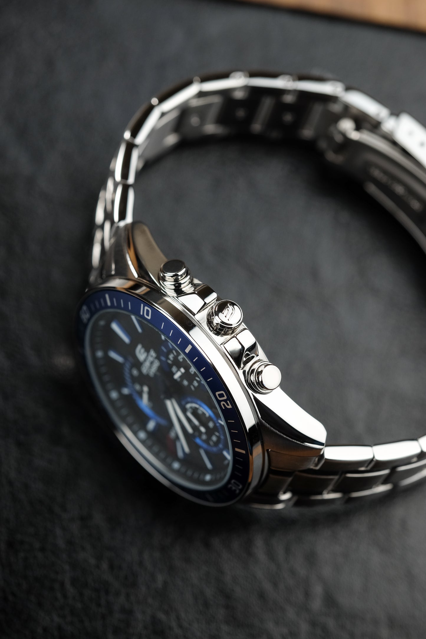 Casio Watch:Standard Chronograph EFR-552D-1A2V