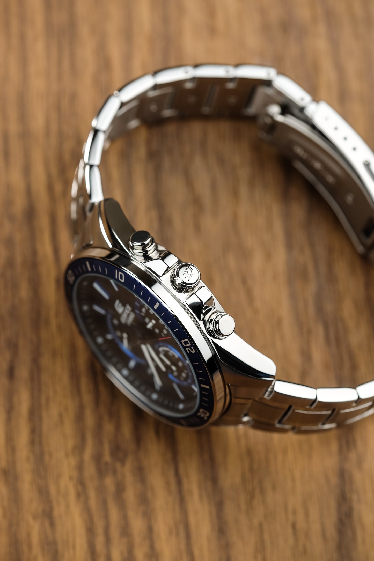 Casio Watch:Standard Chronograph EFR-552D-1A2V