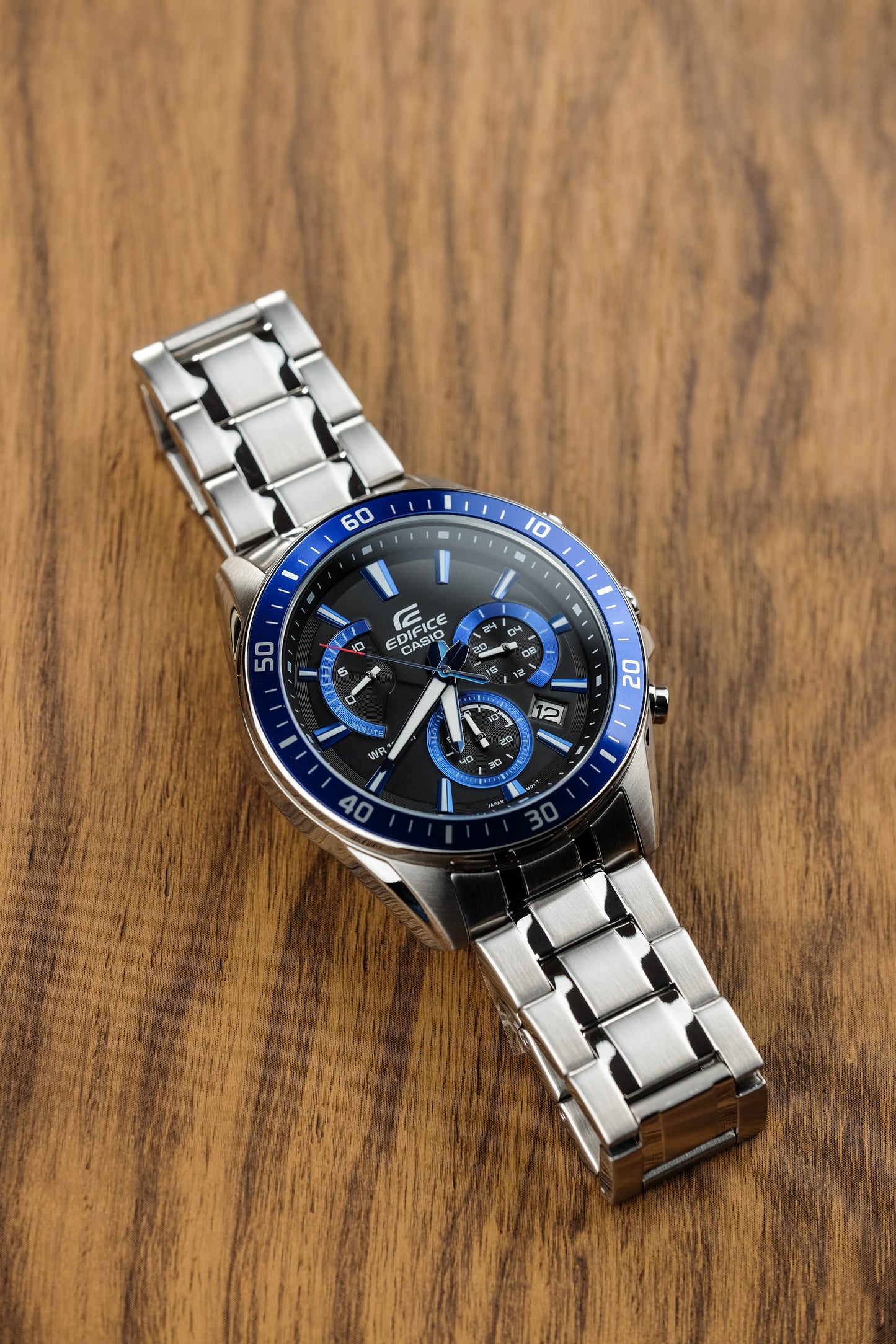Casio Watch:Standard Chronograph EFR-552D-1A2V