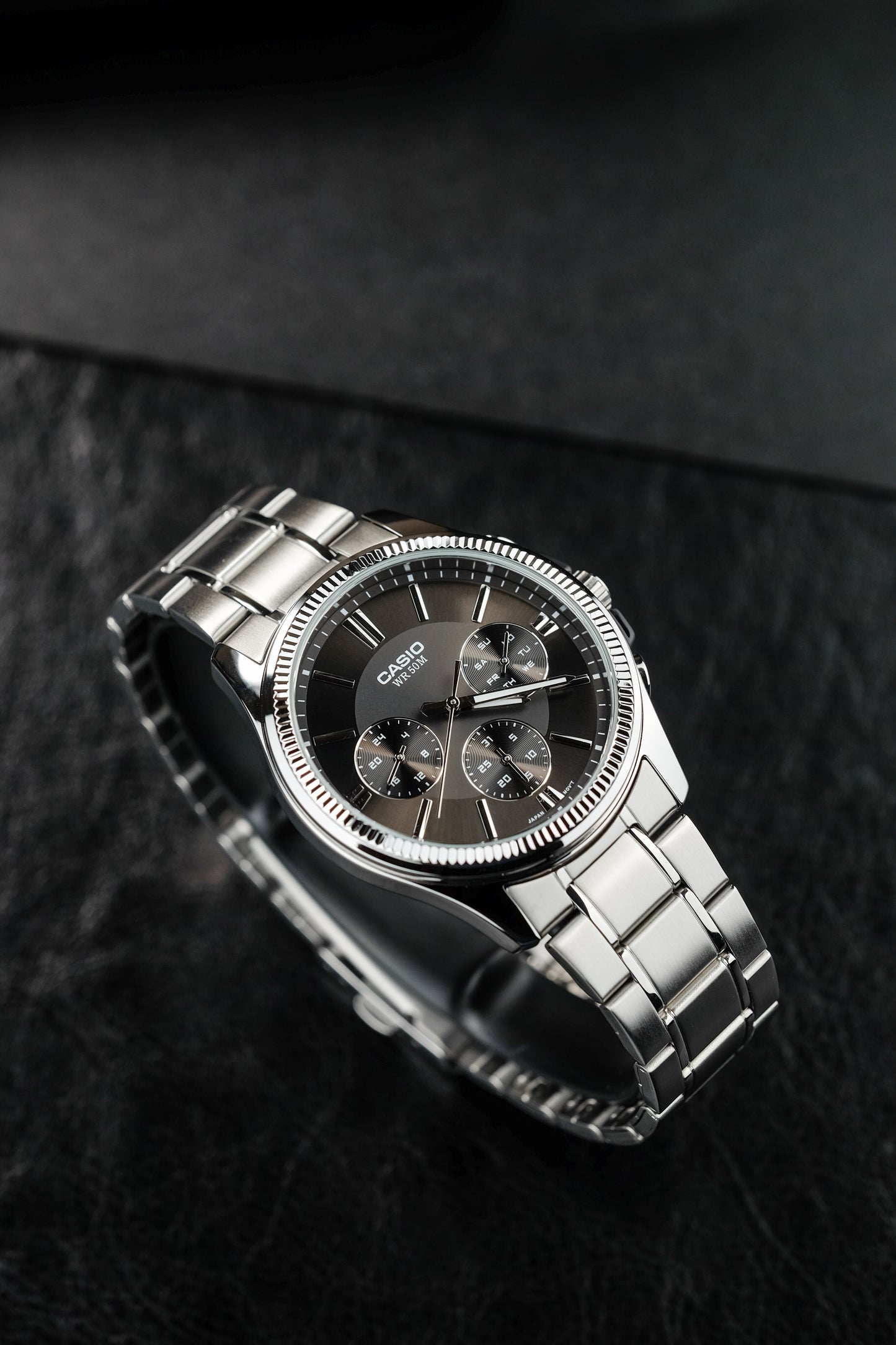 Casio watch:Analog MTP-1375D-1AV