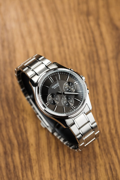 Casio watch:Analog MTP-1375D-1AV