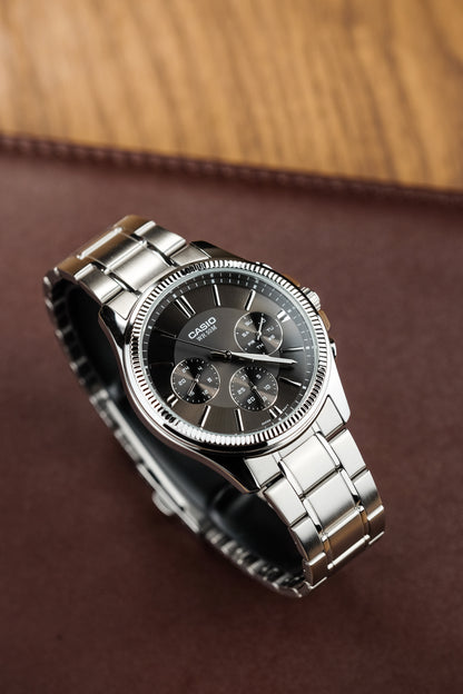 Casio watch:Analog MTP-1375D-1AV