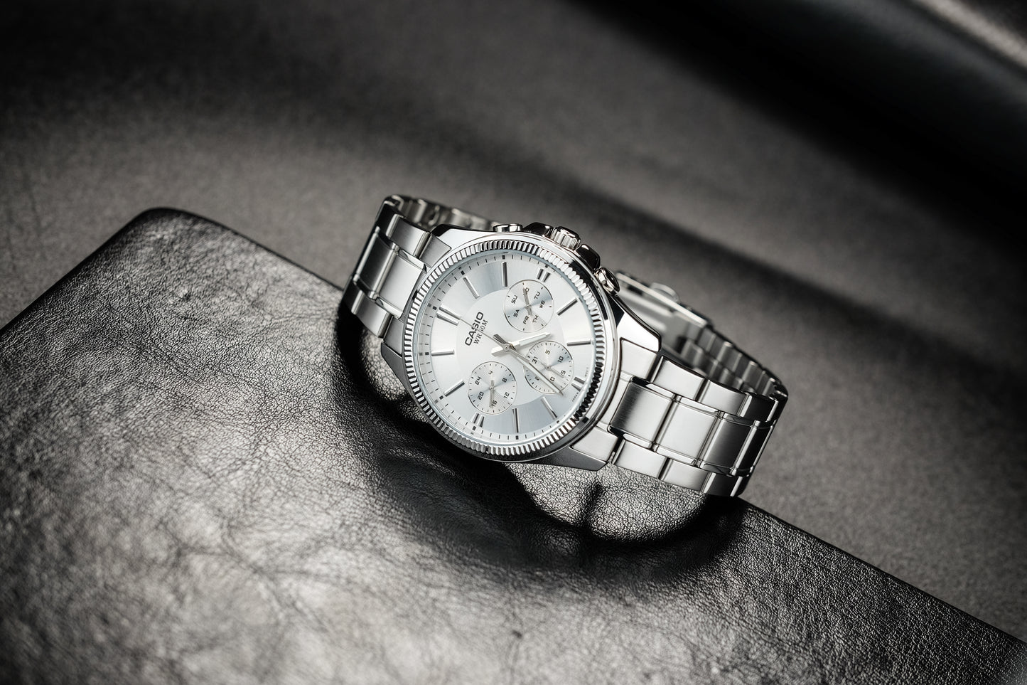 Casio watch:Analog MTP-1375D-1AV