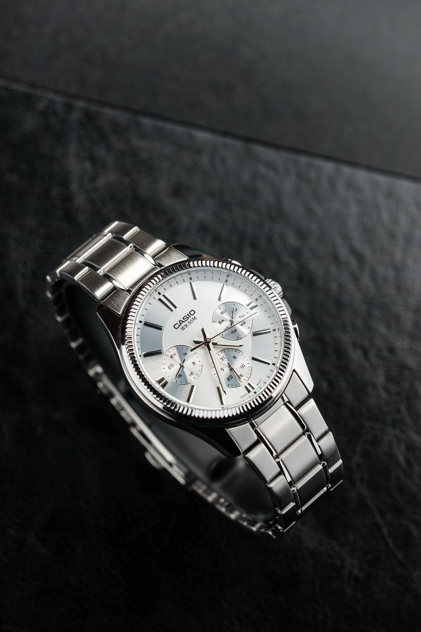 Casio watch:Analog MTP-1375D-1AV