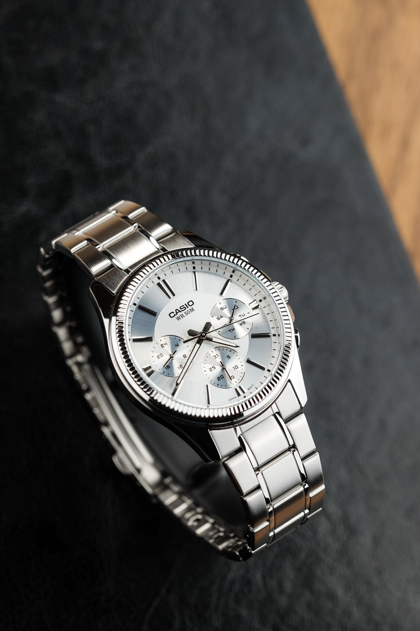 Casio watch:Analog MTP-1375D-1AV