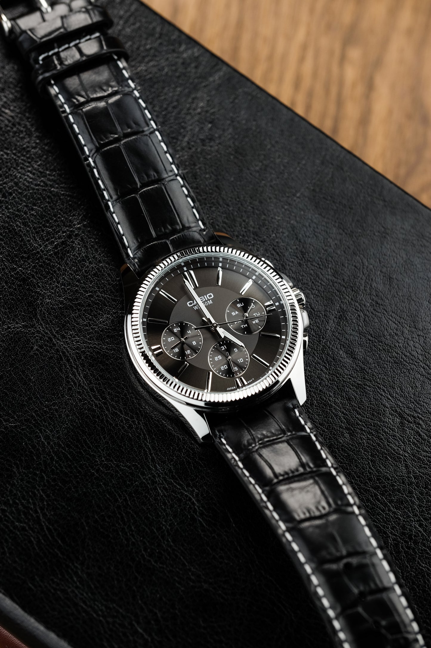 Casio watch:Analog MTP-1375L-1AV