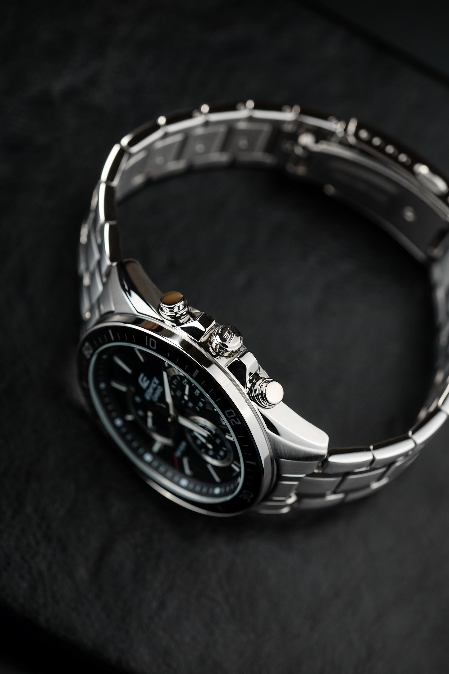 Casio Watch:Standard Chronograph EFR-552D-1AV