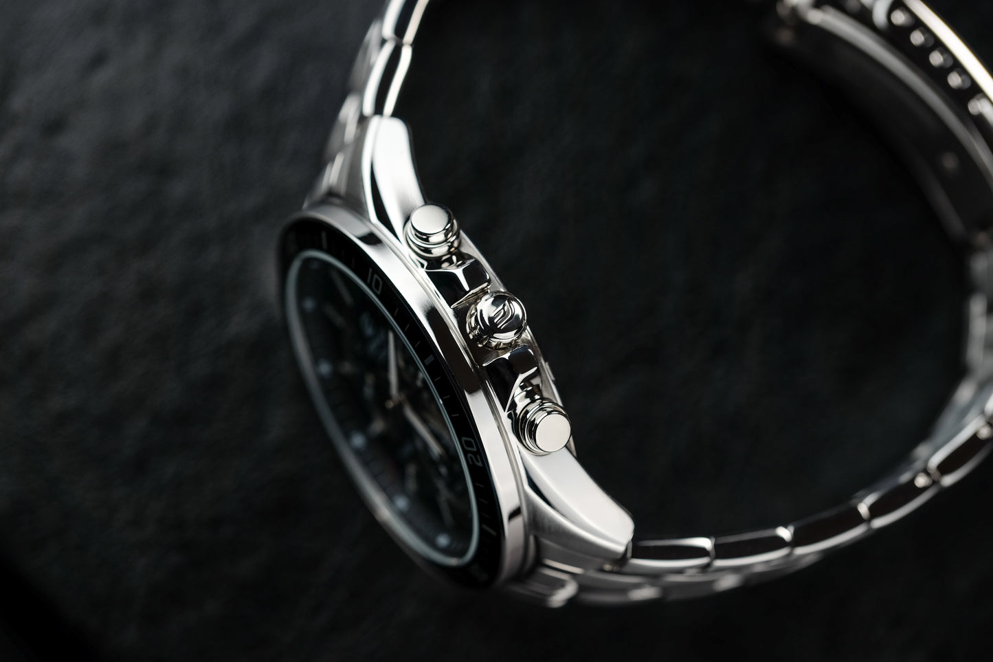 Casio Watch:Standard Chronograph EFR-552D-1AV