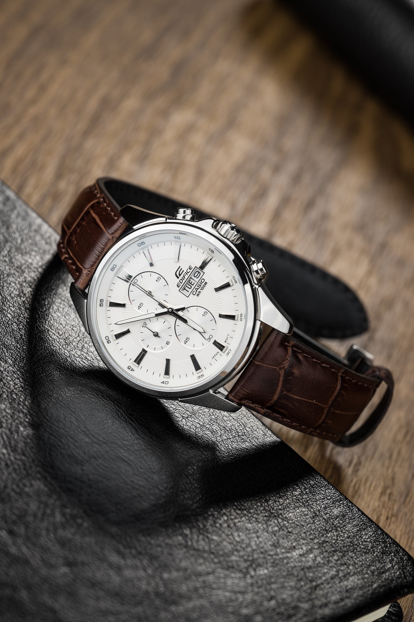Casio Watch:Standard chronograph watch EFB-509L-7AV
