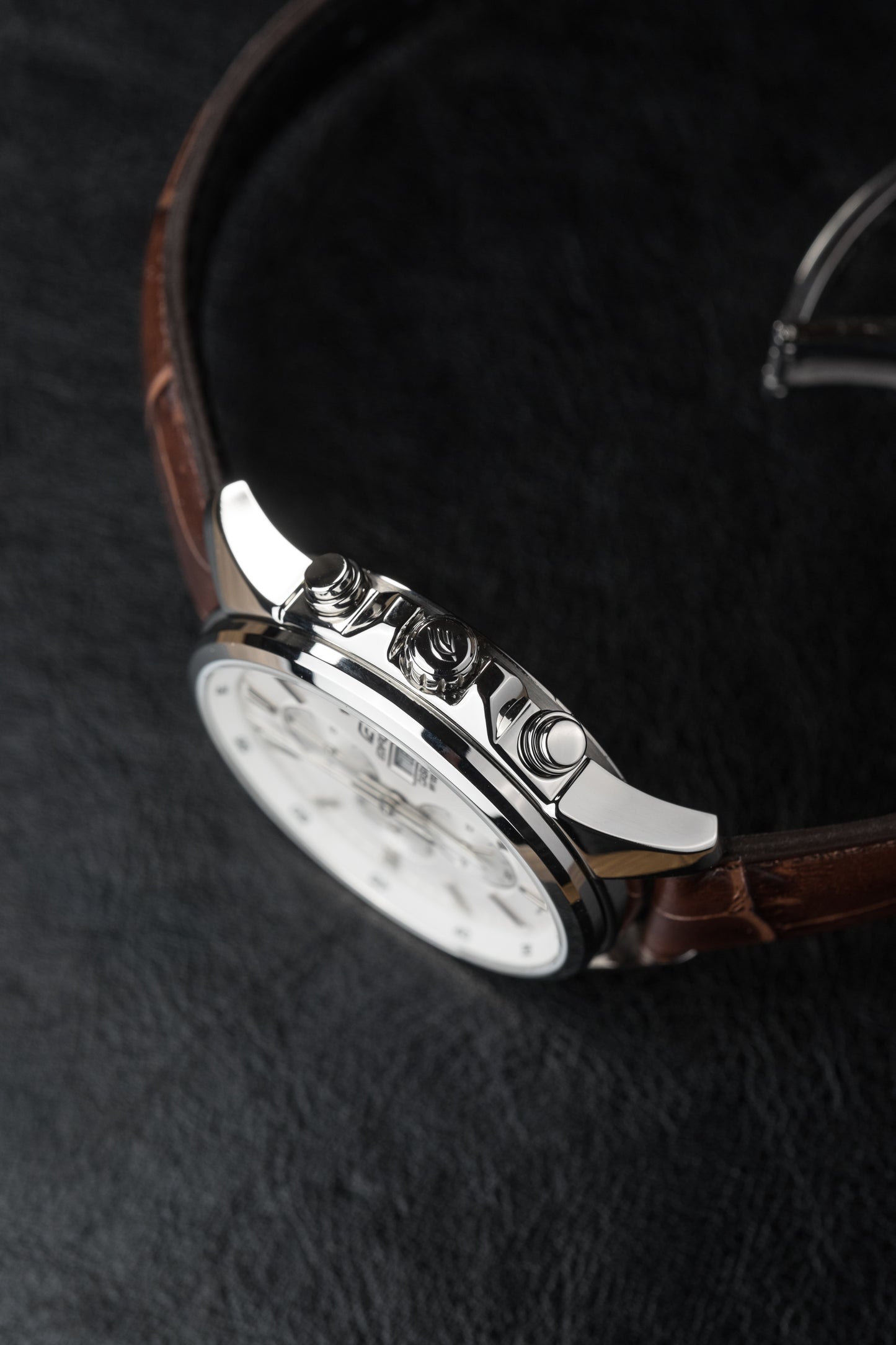 Casio Watch:Standard chronograph watch EFB-509L-7AV