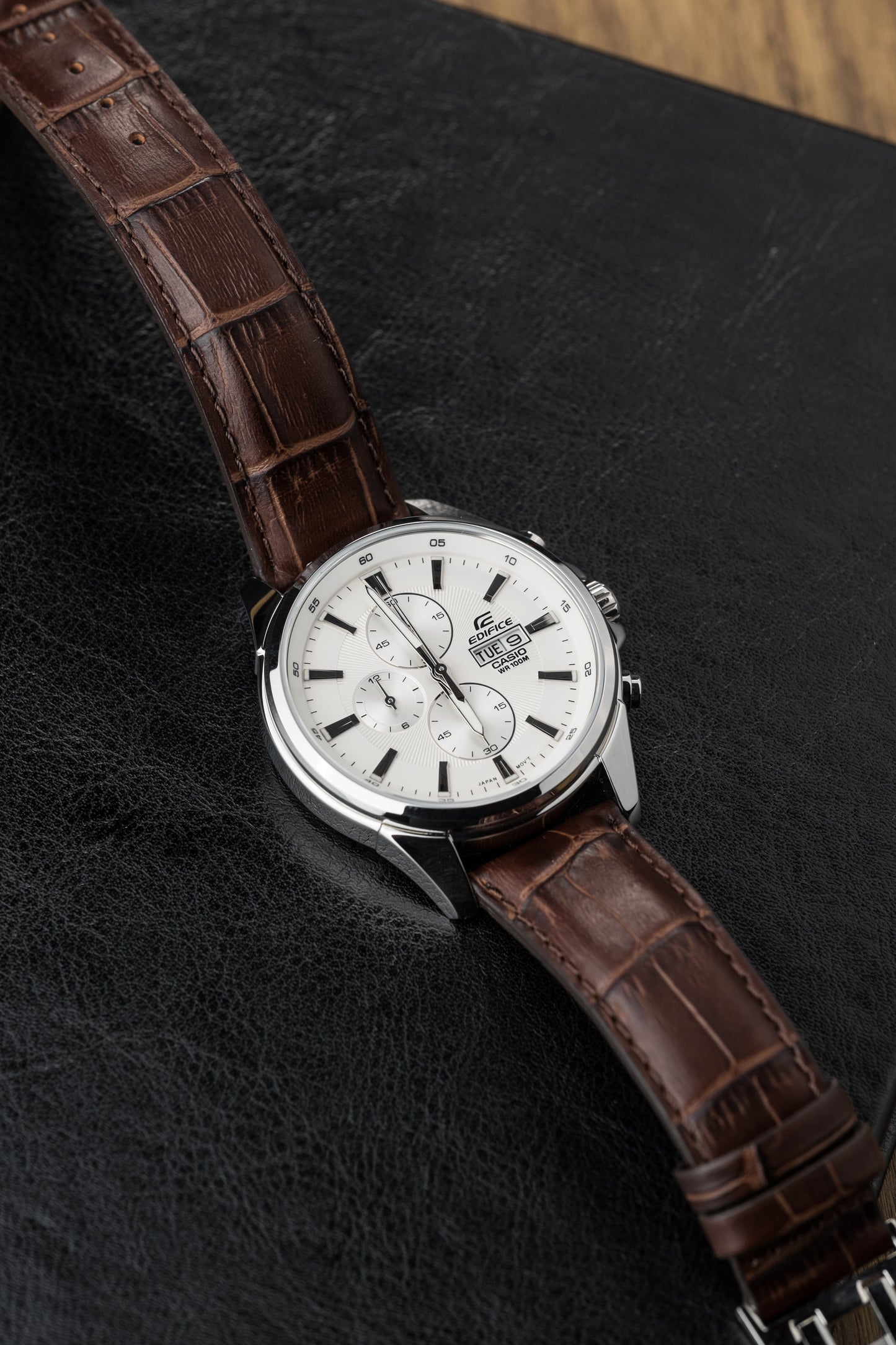 Casio Watch:Standard chronograph watch EFB-509L-7AV