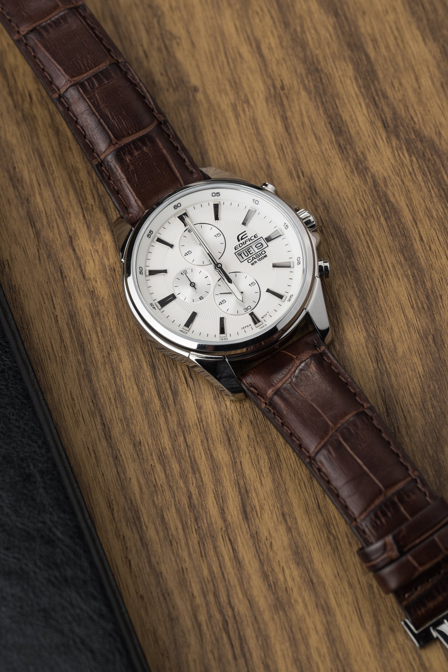 Casio Watch:Standard chronograph watch EFB-509L-7AV