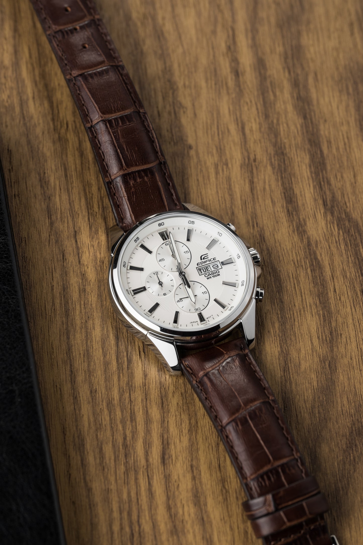 Casio Watch:Standard chronograph watch EFB-509L-7AV