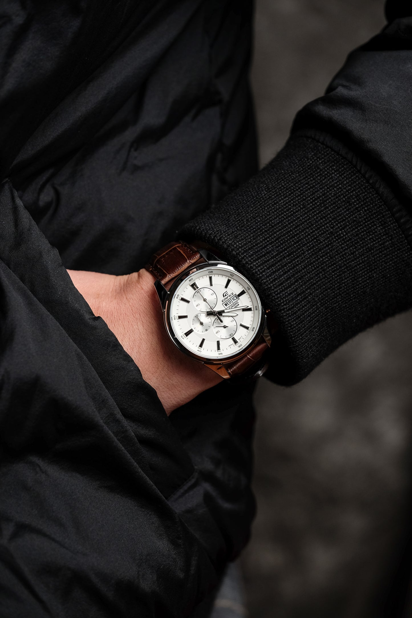 Casio Watch:Standard chronograph watch EFB-509L-7AV
