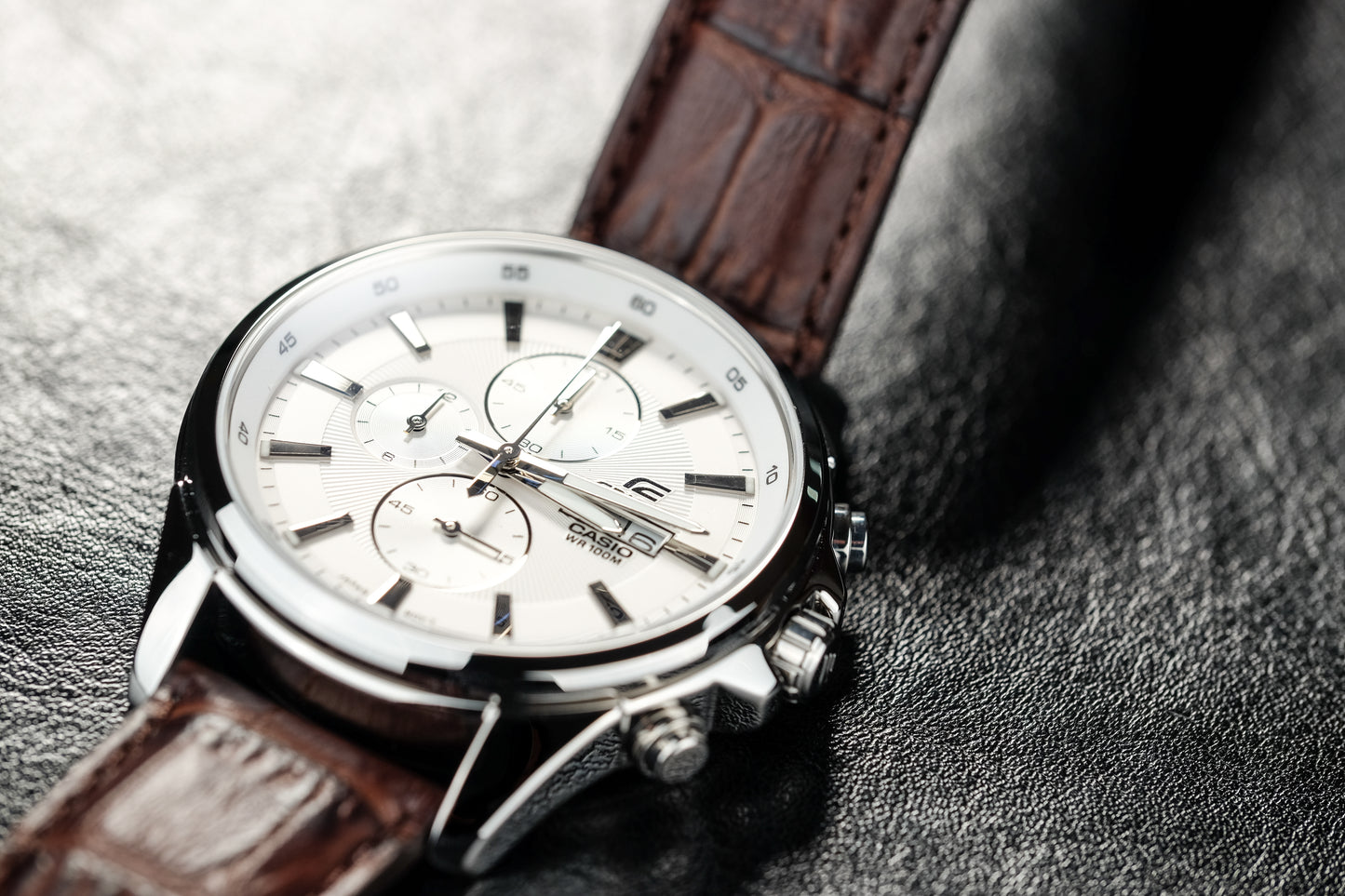 Casio Watch:Standard chronograph watch EFB-509L-7AV