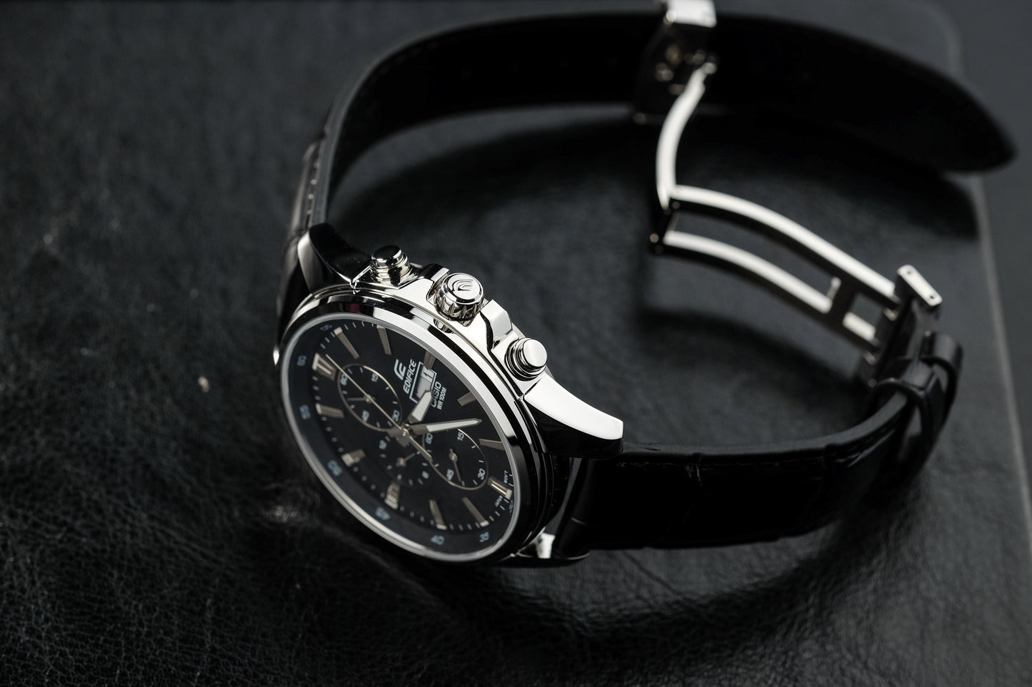 Casio Watch:Standard chronograph watch EFB-509L-1AV