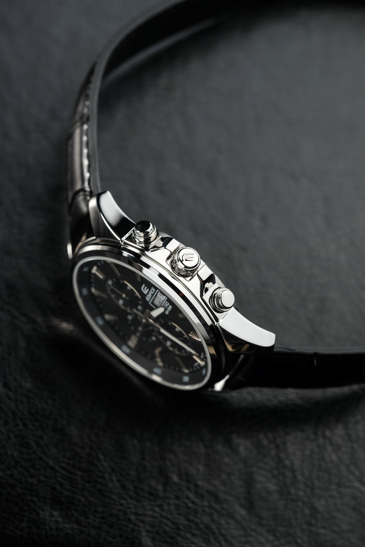 Casio Watch:Standard chronograph watch EFB-509L-1AV