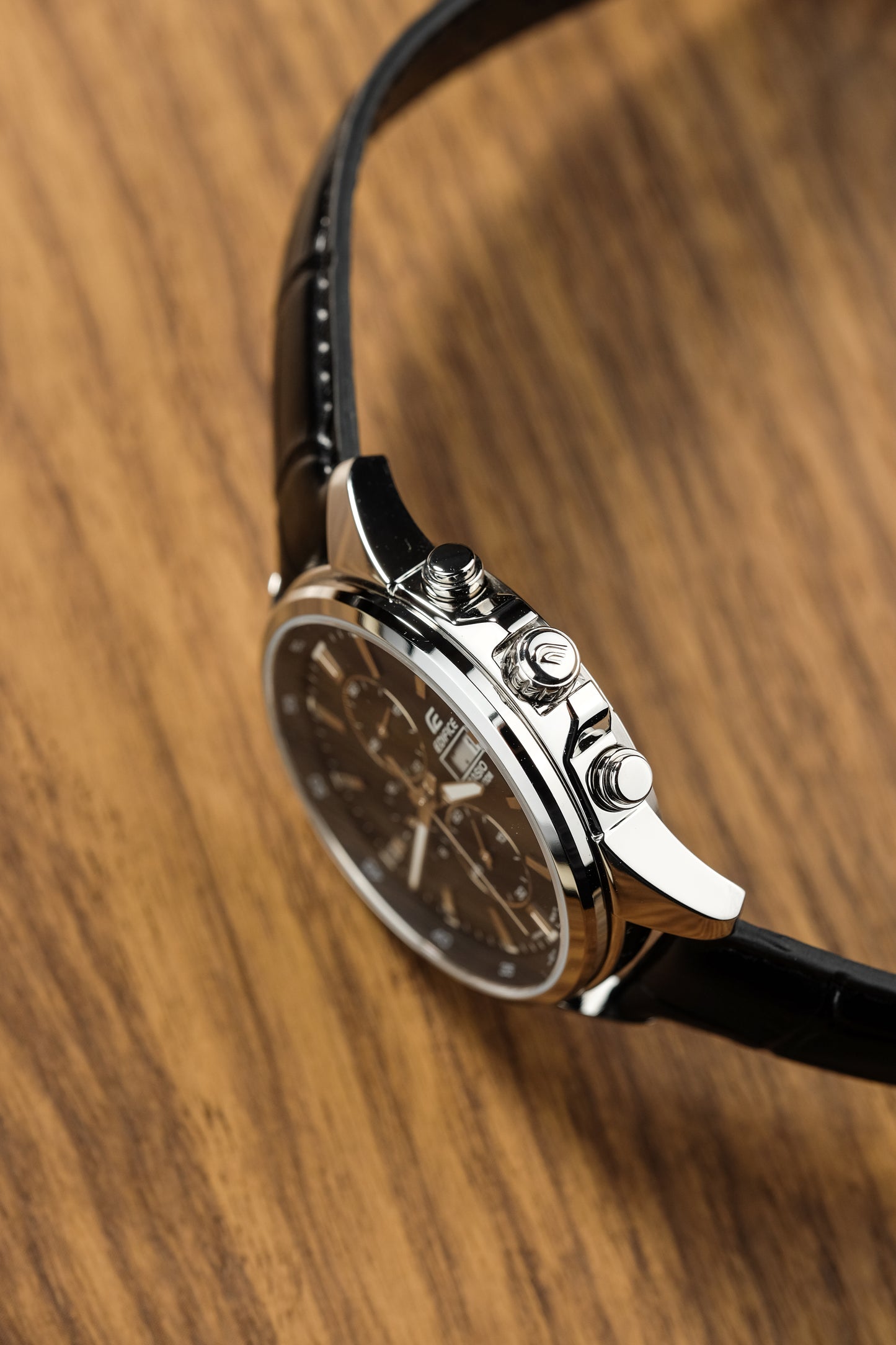Casio Watch:Standard chronograph watch EFB-509L-1AV