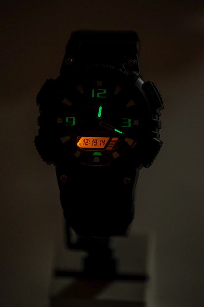 Casio Watch:STANDARD AQ-S810W-1AV