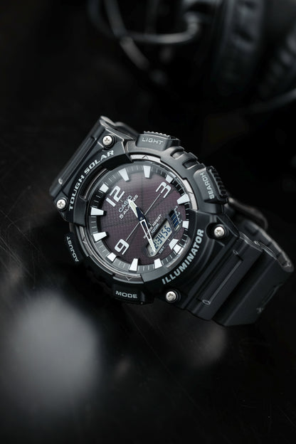 Casio Watch:STANDARD AQ-S810W-1AV