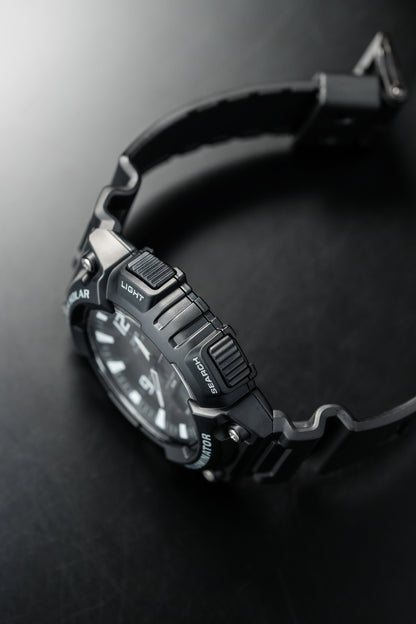 Casio Watch:STANDARD AQ-S810W-1AV