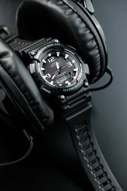 Casio Watch:STANDARD AQ-S810W-1AV