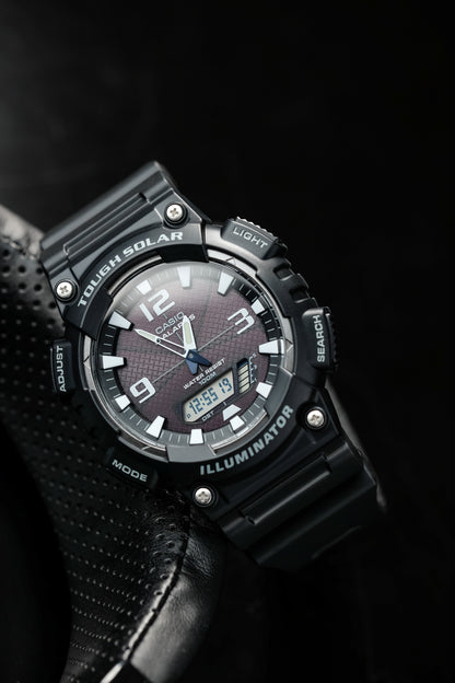 Casio Watch:STANDARD AQ-S810W-1AV