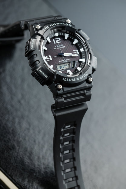 Casio Watch:STANDARD AQ-S810W-1AV