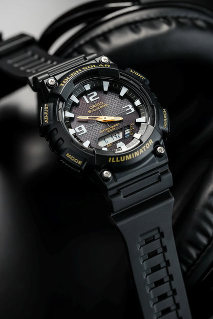 Casio Watch:STANDARD AQ-S810W-1BV
