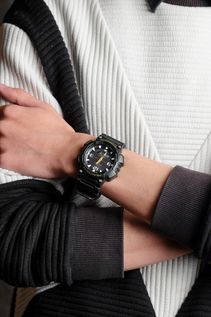 Casio Watch:STANDARD AQ-S810W-1BV