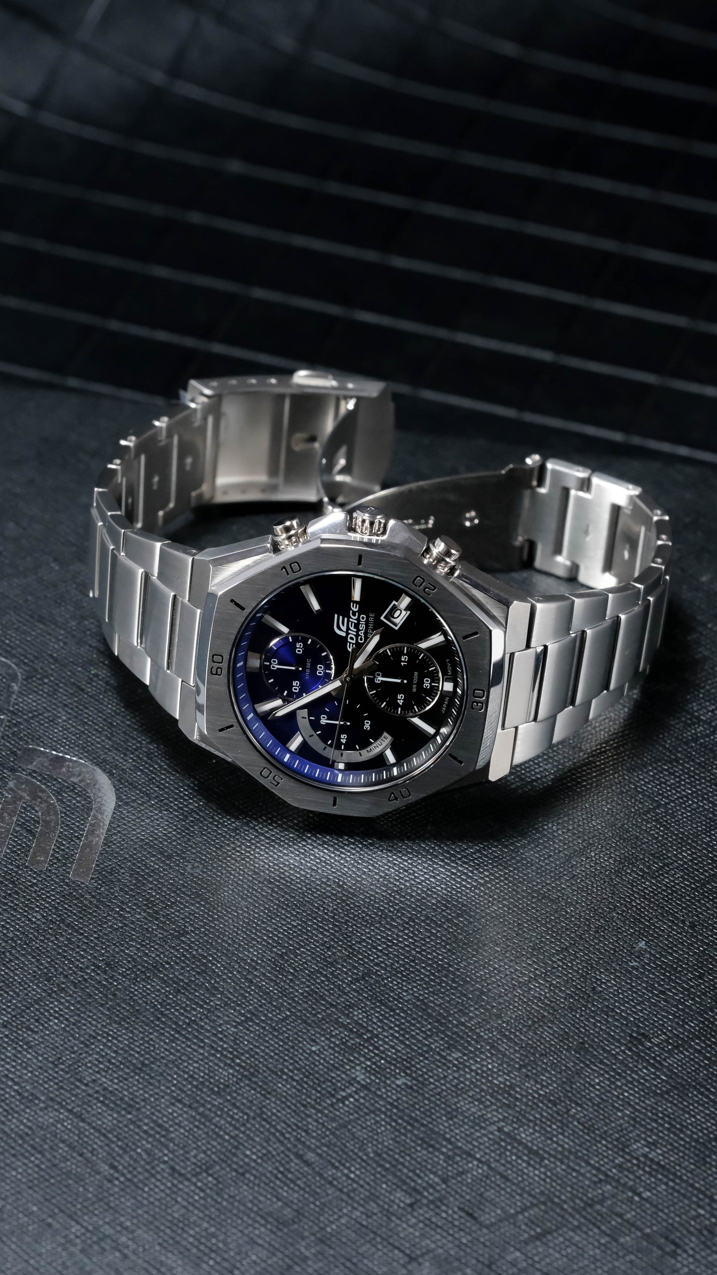 Casio Watch:Standard chronograph watch EFB-680D-2AV