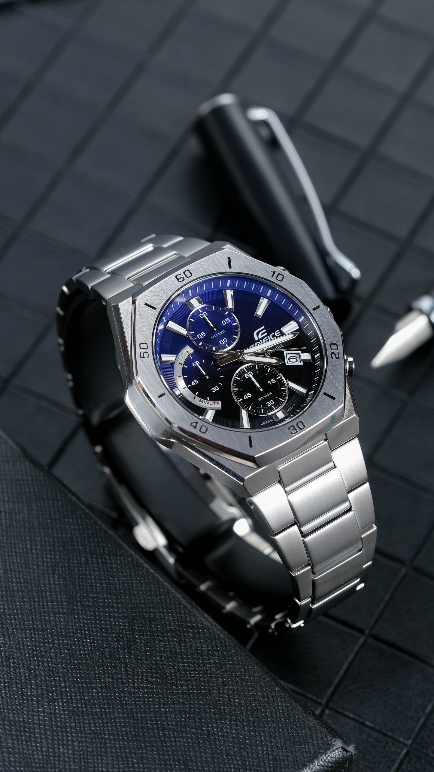 Casio Watch:Standard chronograph watch EFB-680D-2AV