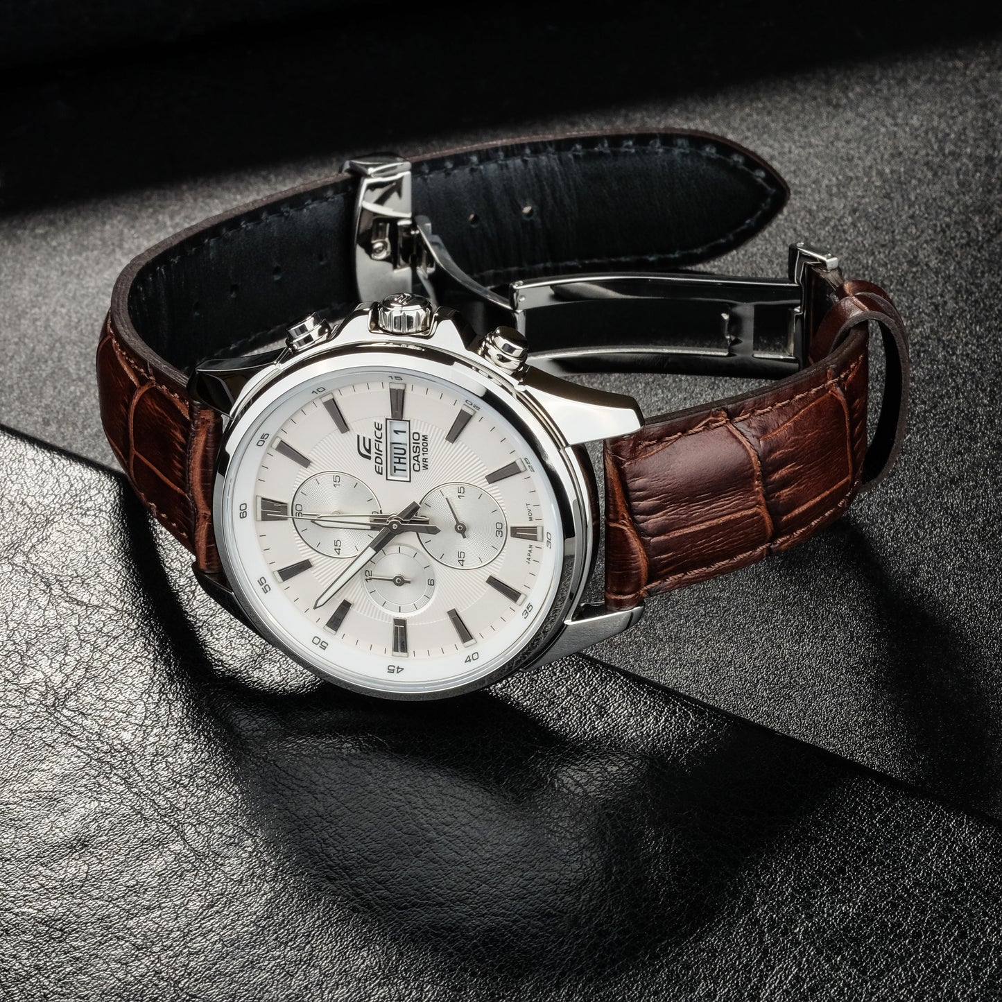 Casio Watch:Standard chronograph watch EFB-509L-7AV