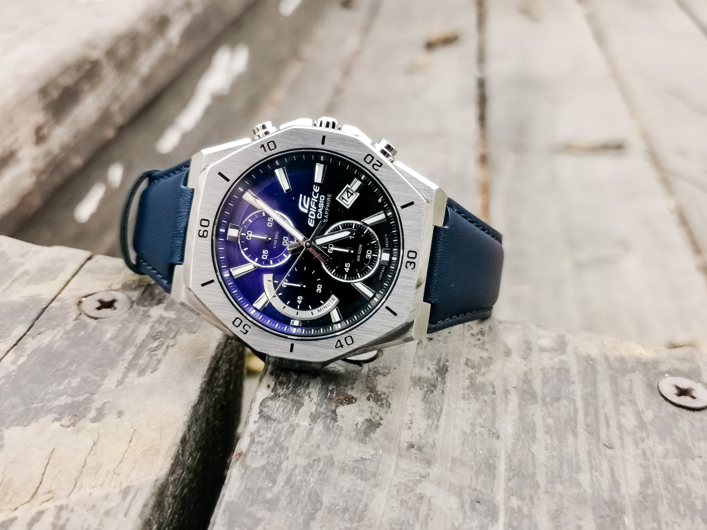 Montre Casio : Montre chronographe standard EFB-680L-2AV