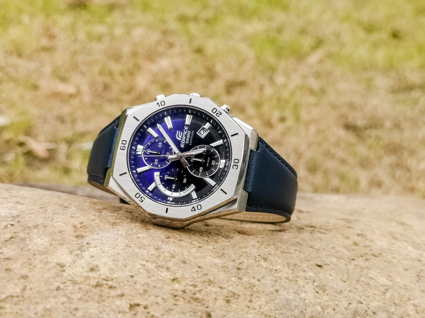 Montre Casio : Montre chronographe standard EFB-680L-2AV