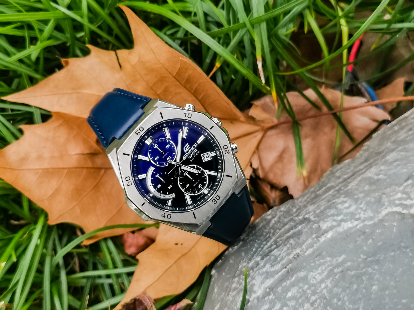 Montre Casio : Montre chronographe standard EFB-680L-2AV
